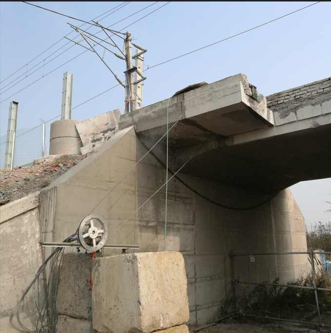 沈阳混凝土切割之绳锯墙梁切割